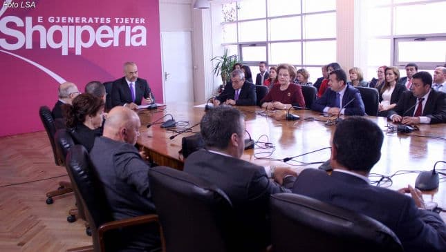PS rrëzon dekretin e presidentit për noterinë (VIDEO)