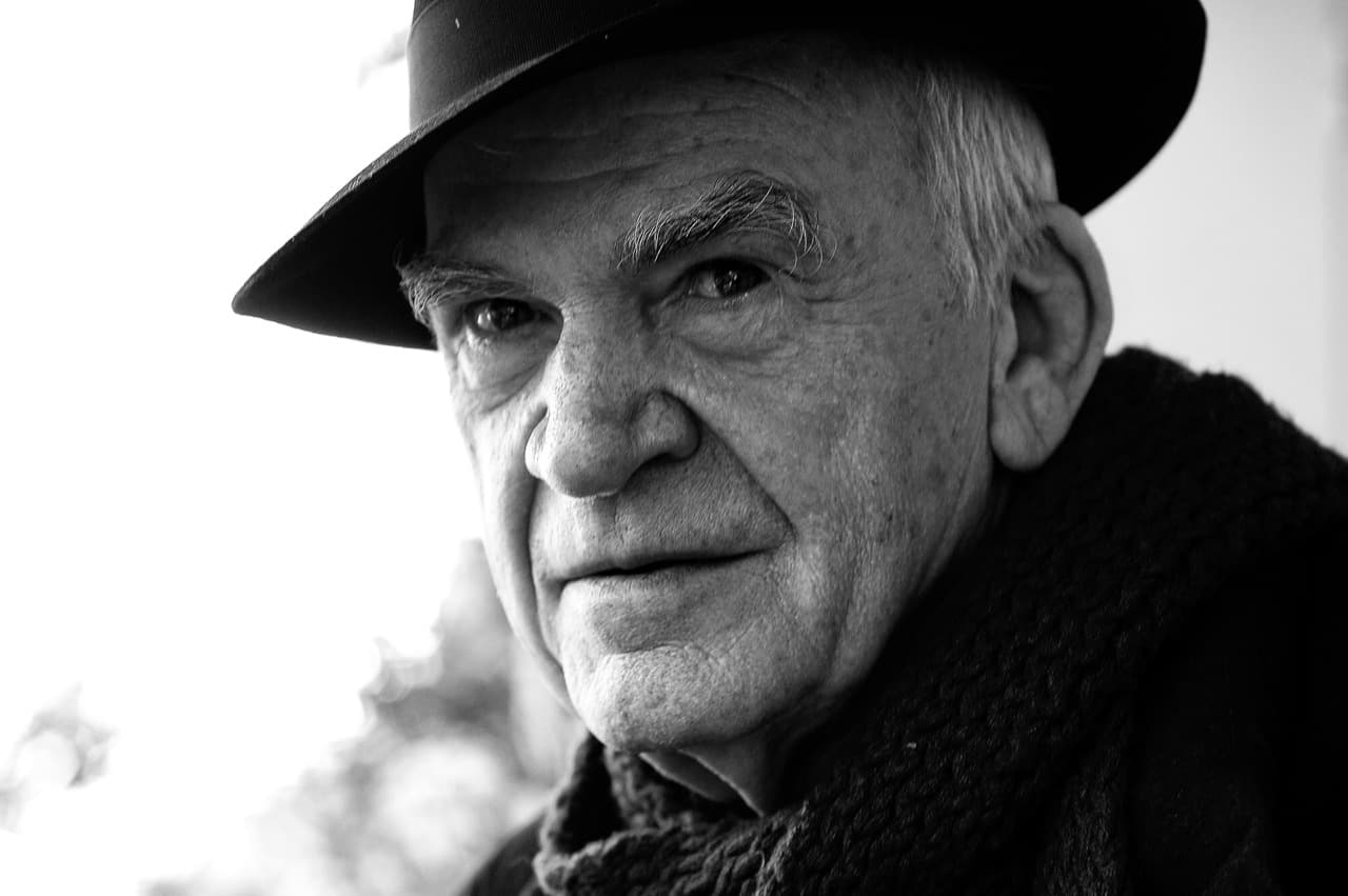 Milan Kundera sërish shtetas çek pas 40 vjetësh