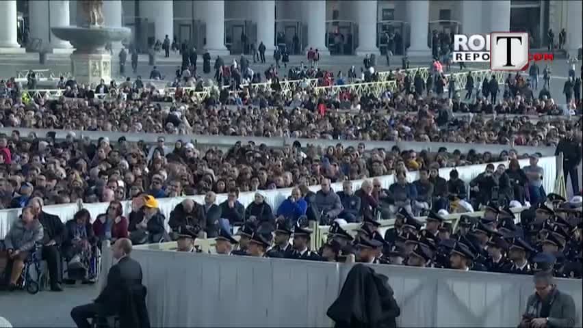 Papa lutet për Shqipërinë (VIDEO)