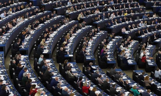 Numër rekord i grave në Parlamentin Evropian, por ende dominojnë burrat