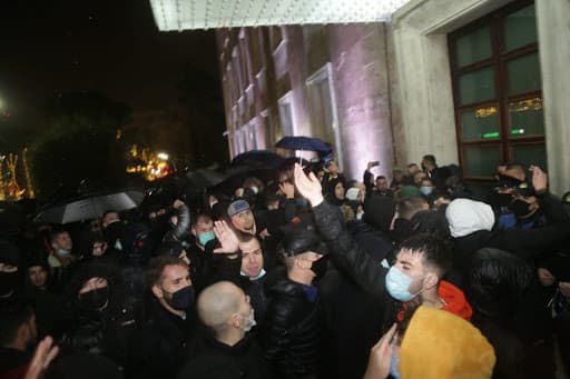 Avokati i Popullit: Komisariatet plot me protestues, ndër ta edhe të mitur