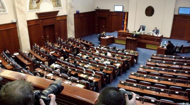 Pas Shqipërisë, edhe Maqedonia pritet të mbyllë kazinotë dhe pikat e basteve