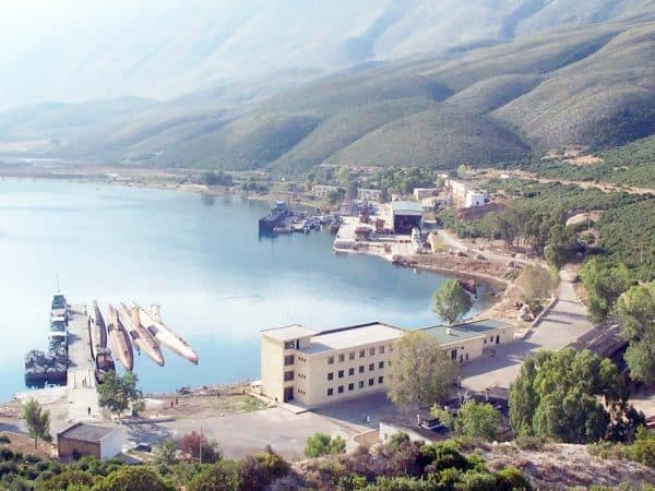 Vidhet depoja e armëve në bazën e Pashalimanit