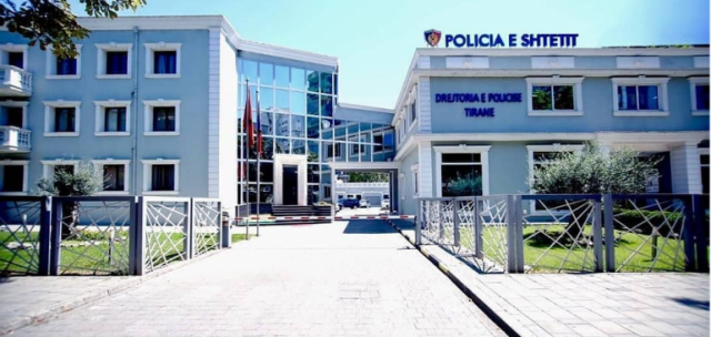 U tremb nga makina, 34-vjeçari në Tiranë thyen mjetin dhe rreh me sende të forta drejtuesin
