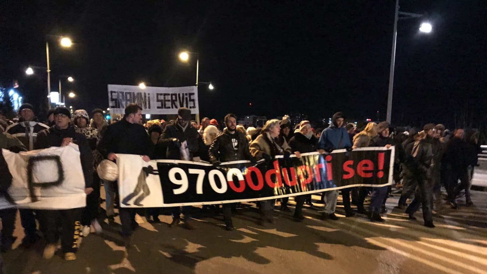 Malazezët protestojnë kundër sundimit 30-vjeçar të Gjukanoviçit (VIDEO)