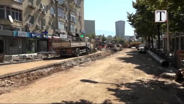 Punimet në Rrugën e Durrësit dëmtojnë bizneset (VIDEO)