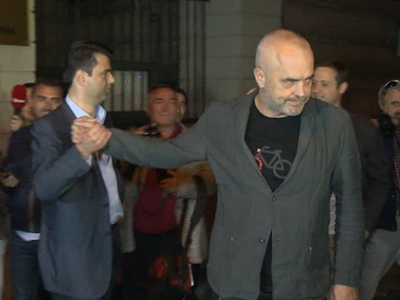 Topalli akuza të forta ndaj Bashës dhe Ramës: Janë bashkë, duhet një “8 dhjetor” i dytë për t’i shembur