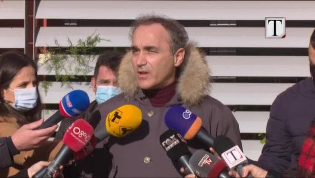 Kolegët kundër shkarkimit të mjekut Allkja (VIDEO)