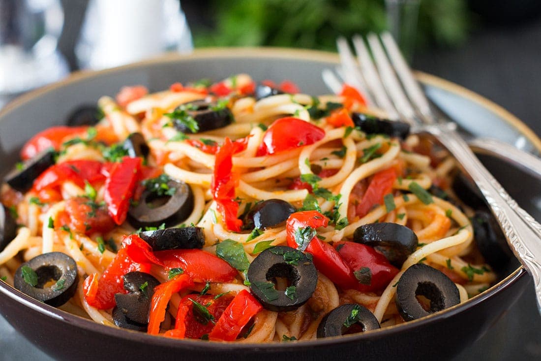 Historia pas emrit të të famshmeve spaghetti alla puttanesca