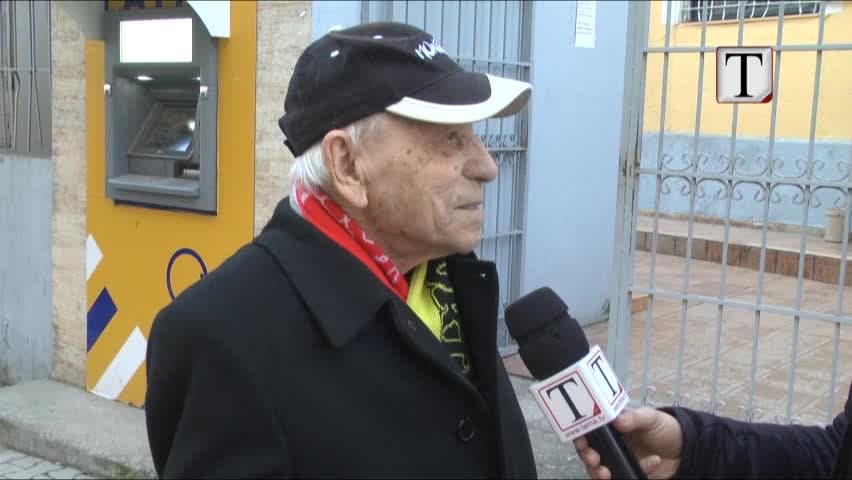 Taksat ndajnë pensionistët nga fëmijët (VIDEO)