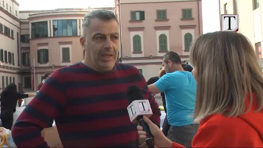 Teatri Kombëtar, qendër për ndihma (VIDEO)