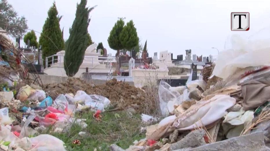 Tufinë, Bashkia e Tiranës “hesht” për mbeturinat pranë varrezave (VIDEO)
