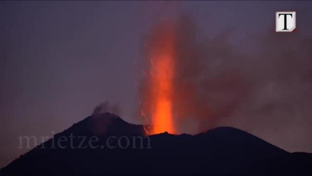 Shpërthen Etna, “spektakël” ngjyrash (VIDEO)