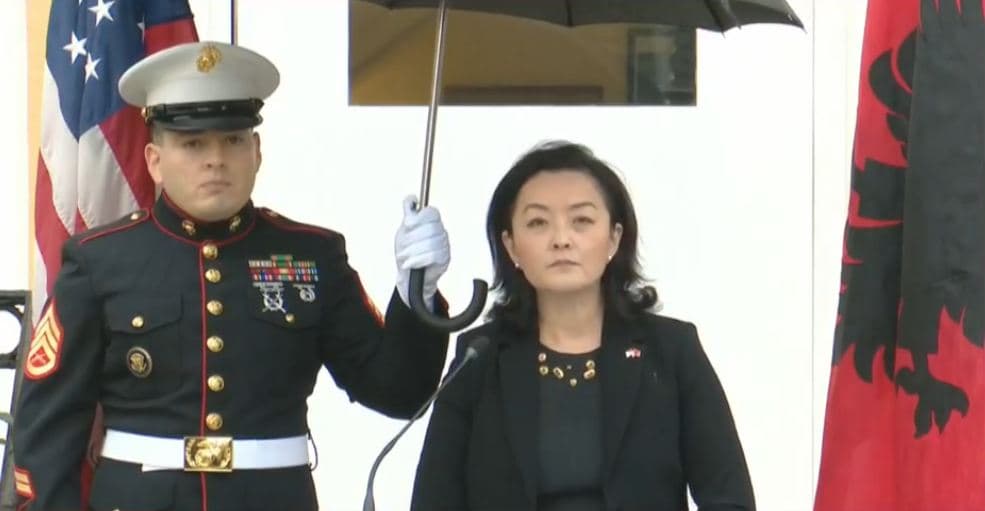 Yuri Kim prezantohet para shqiptarëve: SHBA ende me ju krah për krah (VIDEO)