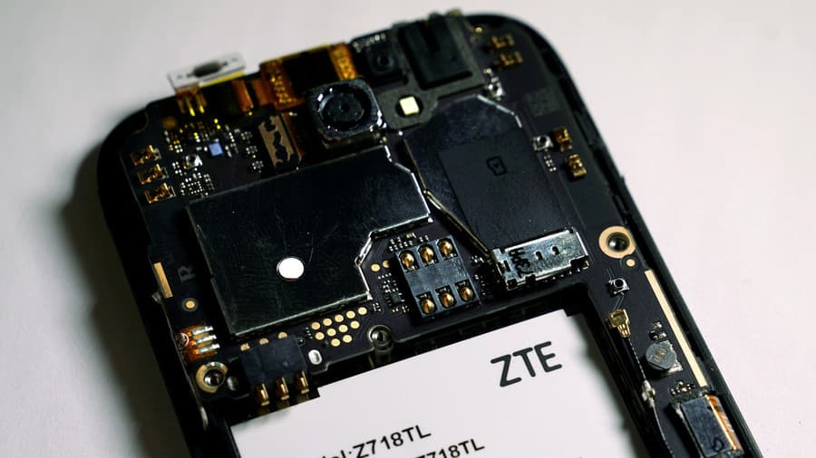 Frikë nga përgjimet e kinezëve, Pentagoni ndalon “Huawei” dhe ZTE në bazat amerikane