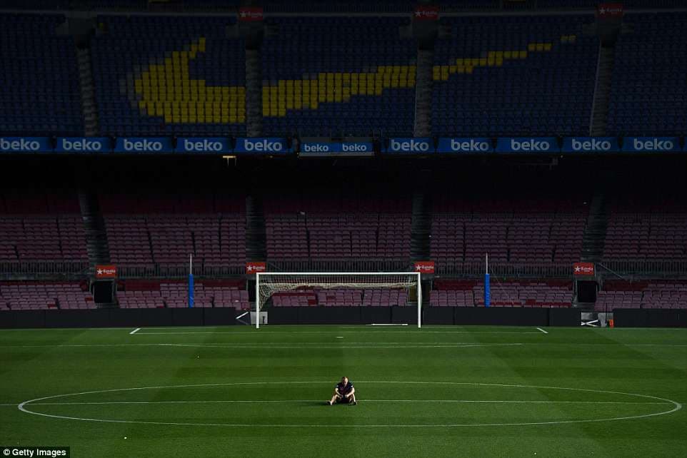 Andres Iniesta qendron i vetëm në "Nou Camp" pas lamtumirës me Barcelonën (FOTO)