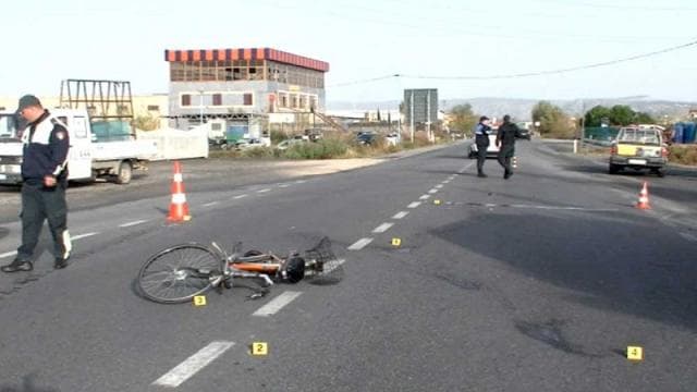 Aksident në Durrës, vdes 65-vjeçari i cili udhëtonte me biçikletë
