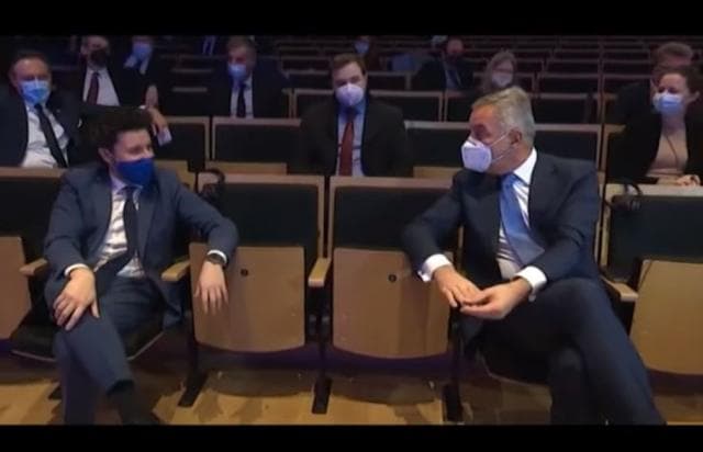 Ligji për fenë/Abazoviç: Nëse Gjukanoviç shkel kushtetutën, do ta zëvendësojmë (VIDEO)