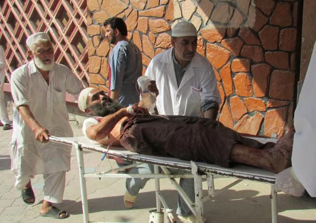 Sulmi vetëvrasës në Afganistan u merr jetën 32 personave dhe plagos mbi 100 të tjerë