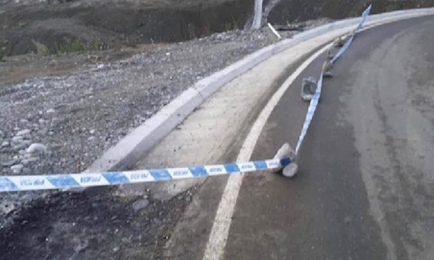 Aksident i rëndë në Bulqizë, furgoni me minatorë përfundon në greminë
