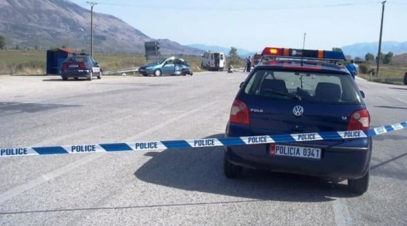 Durrës/ Përplasen dy makina, vdes 31-vjeçarja