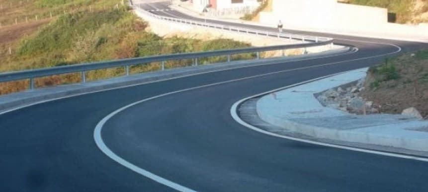 Aksident në Surrel, makina bie në greminë