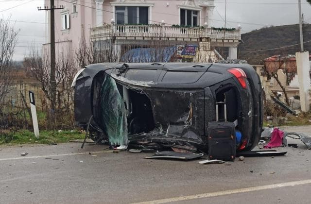 Aksident në Korçë, plagoset rëndë një person