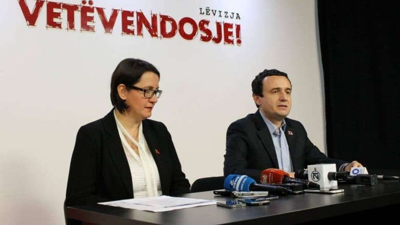 Sharje dhe ofendime mes deputetëve të Vetëvendosjes, publikohen mesazhet