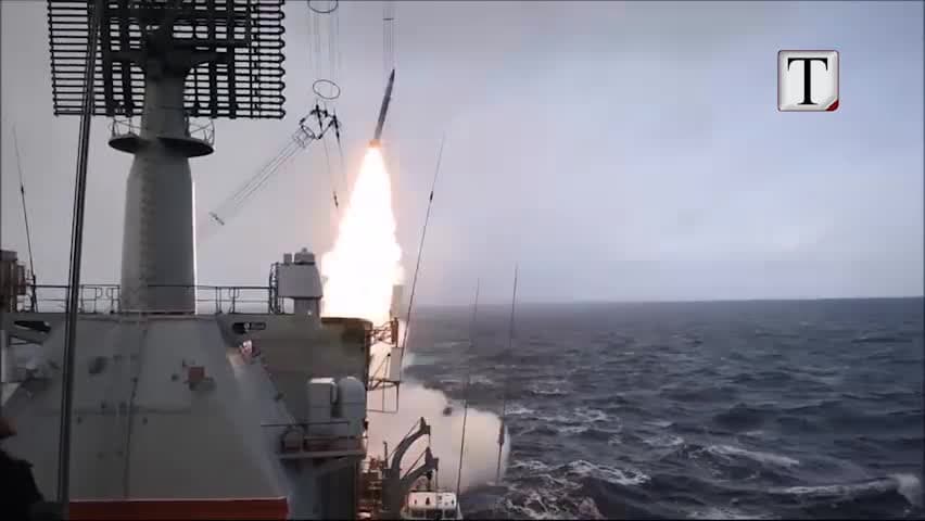 Aleatët perëndimorë bombardojnë bazat e armëve kimike në Siri (VIDEO)