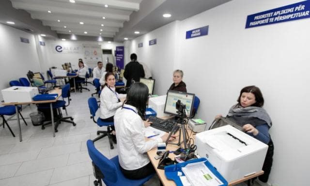 Aplikimet për pasaportë dhe kartë identiteti të hapura deri më 30 dhjetor