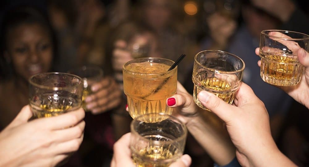Studimet mbi alkoolin/ Cila është mënyra e duhur për të folur për rreziqet që sjell?