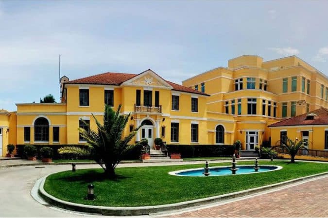 Pas Emiljano Shullazit, Ambasada e SHBA: Presim hetim të plotë edhe për Ervis Martinaj