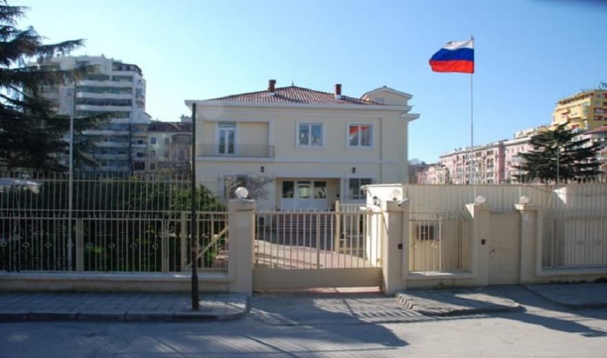 Rezoluta për ndërhyrjet e huaja në zgjedhje/ Reagon Ambasada Ruse: Miqtë tanë duhet ta na japin prova