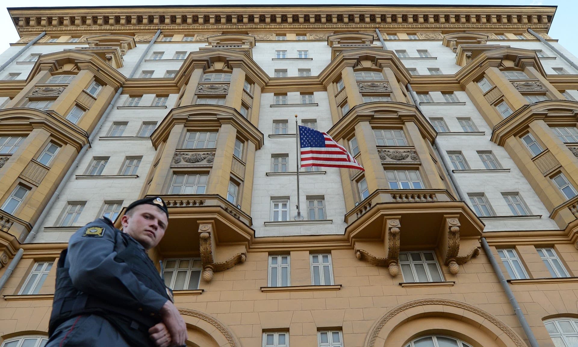 Akses i plotë në materialet sekrete për 10 vjet, zbulohet spiunja ruse në Ambasadën Amerikane në Moskë