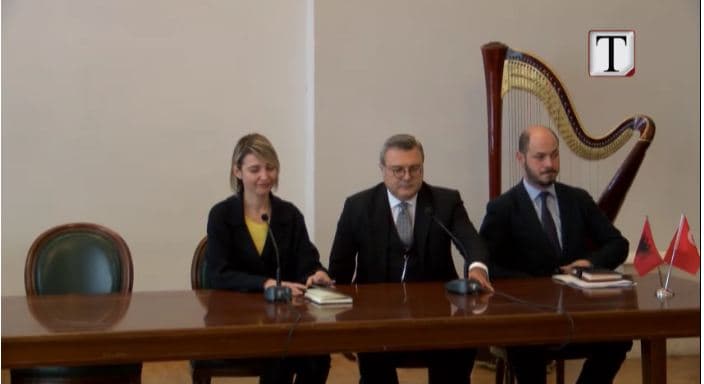 Xhami nga Turqia në zonat e tërmetit? (VIDEO)