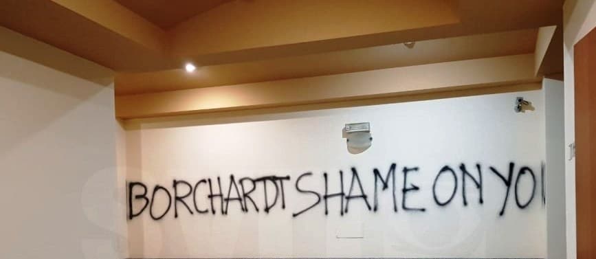 Protesta e opozitës/ Reagon ambasadori Borchardt, "i përgjigjen" militantët