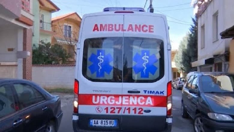 Po maste nivelin e ujit, bie në kontakt me energjinë elektrike dhe vdes