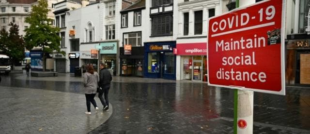 Mbi 53 mijë raste të reja në Britani, ekspertët parashikojnë dyfishim të shifrave