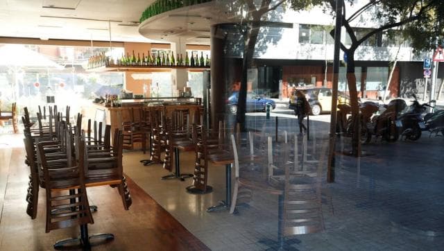 Britania mban mbyllur restorantet deri në maj, spitalet ende nën fluksin e infektimeve nga Covid