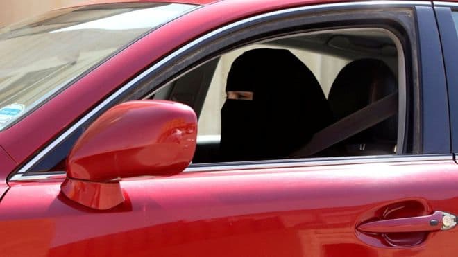 Arabia Saudite ka arrestuar 7 aktivistë, përpara heqjes së ligjit që ndalon gratë ti japin makinës (VIDEO)