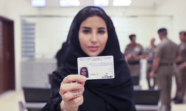 Arabia Saudite lëshon patentat e para për femrat pas shumë dekadash