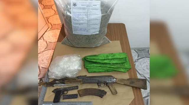 Sekuestrohen mbi 200 kg drogë e municione luftarake, në kërkim 35-vjeçari
