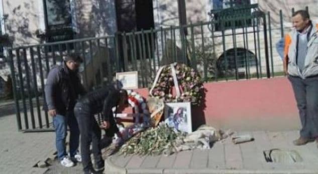 Familjarët e autorit të vrasjes, homazhe për Ariela Muratin