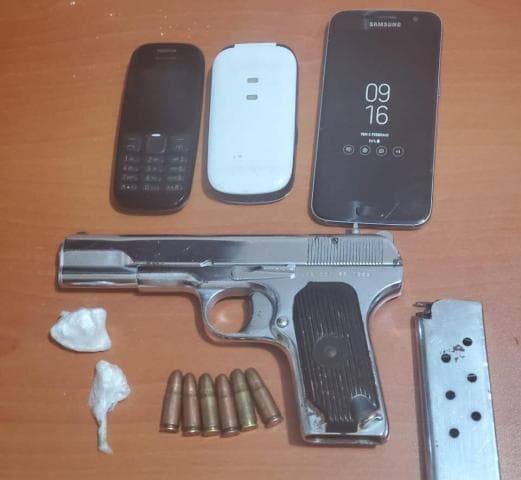 Durrës/ Shpërndante drogë dhe qarkullonte me armë në makinë, arrestohet 29-vjeçari