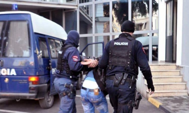 Arrestohet 39-vjeçari, tentoi të kalonte përtej kufirit klandestinët