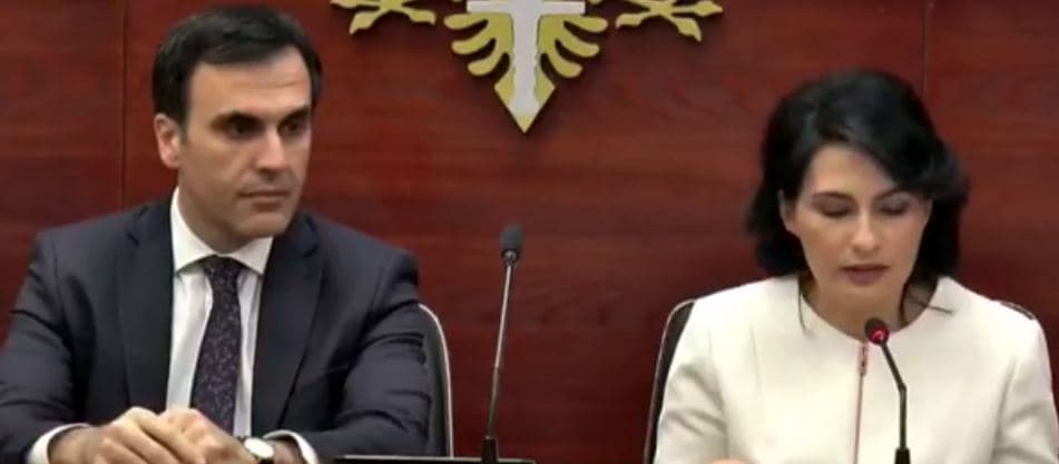 Arta Marku i dorëzon detyrën Olsian Çelës (VIDEO)