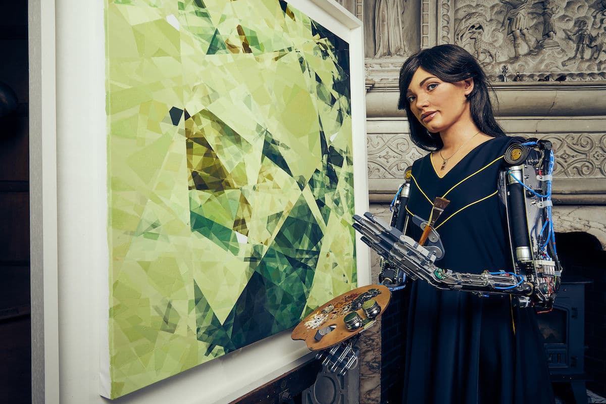 Roboti-artist çel ekspozitën e tij të parë personale (FOTO)