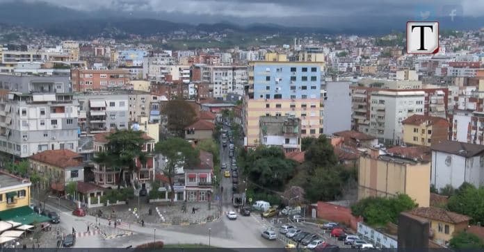Tirana po humbet ADN-në e saj 