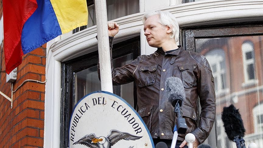 Themeluesi i Wikileaks, Julian Assange, bëhet shtetas i Ekuadorit