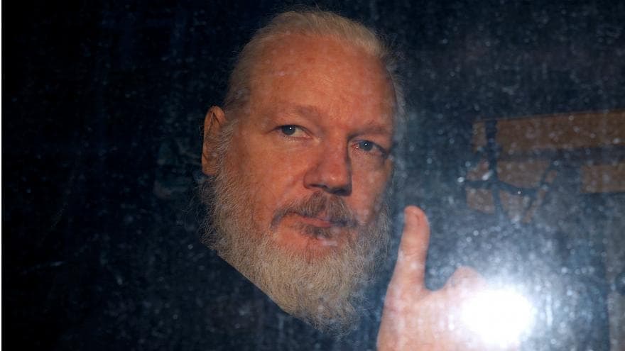 Assange dënohet me një vit burg për shkeljen e lirisë me kusht